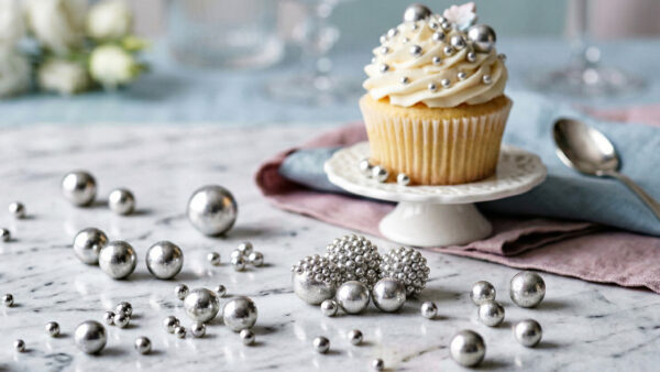 アラザン｜お菓子・パン用語辞典